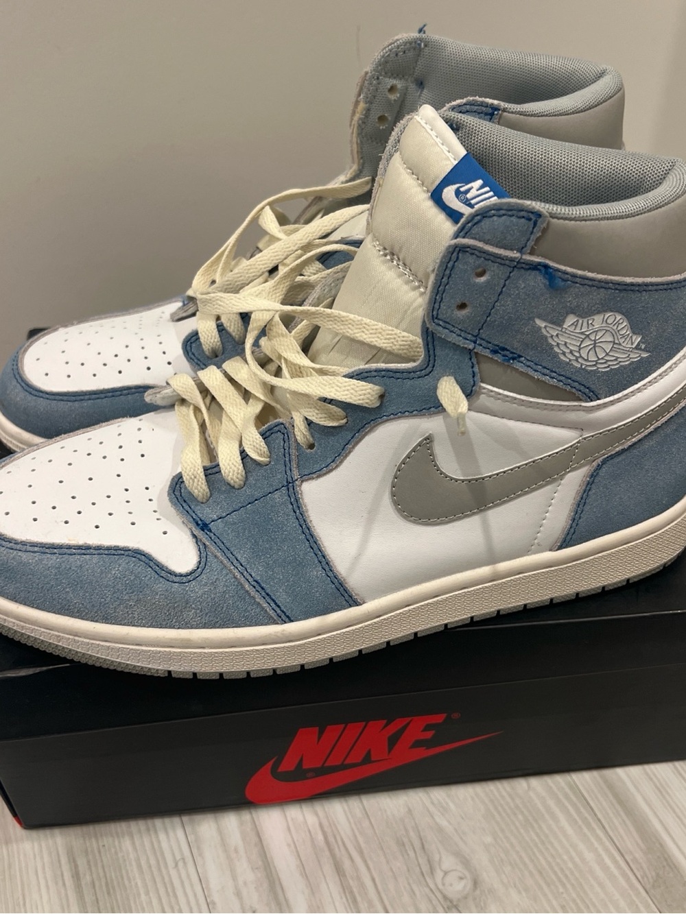 Air Jordan 1 Retro OG Hyper Royal with cream shoelaces.